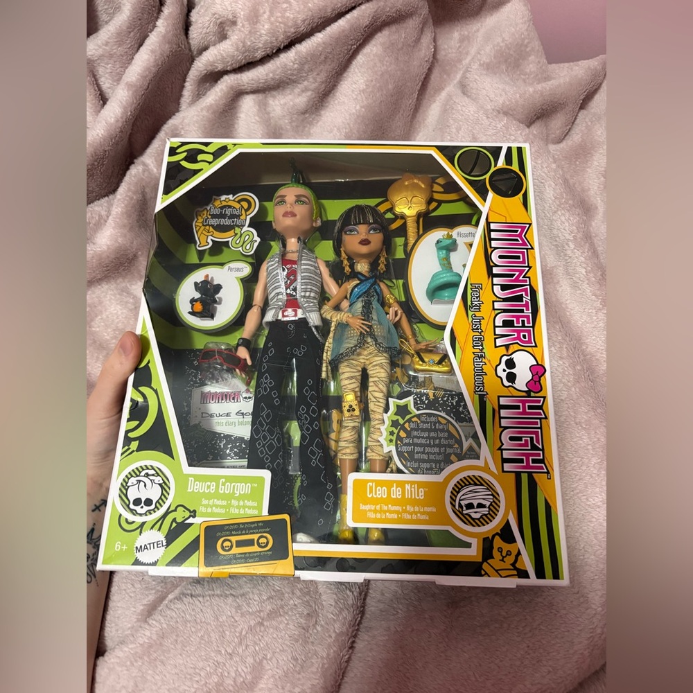 Monster high reproduction Cleo and Deuce NIB some box Damage